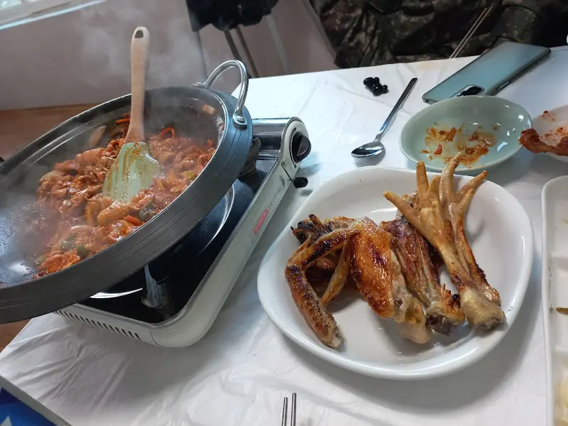 닭볶음과 닭발 튀김, 닭죽