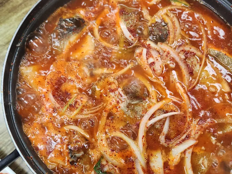 보글보글 끓고 있는 가자미찌개