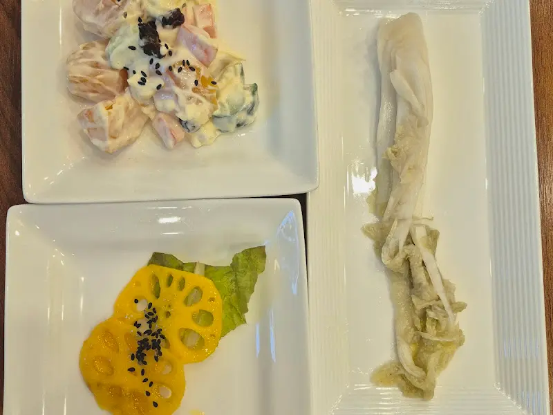 다채로운 밑반찬들