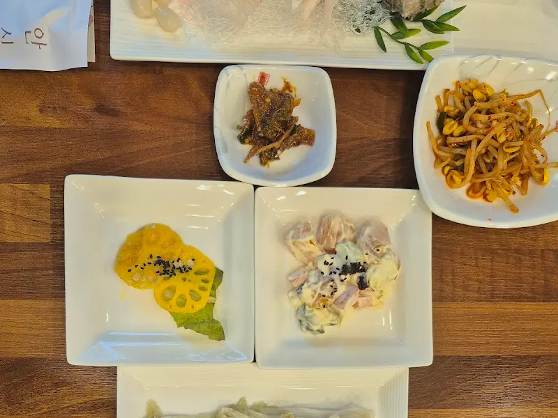 정갈하게 차려진 한상