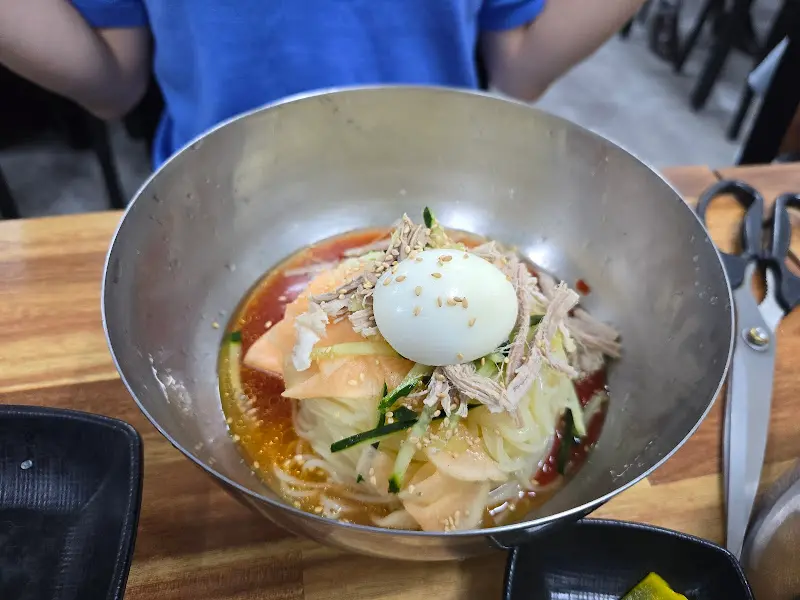 물밀면 근접 사진