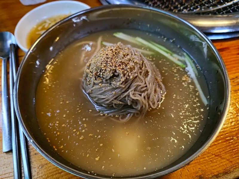 시원한 물 막국수