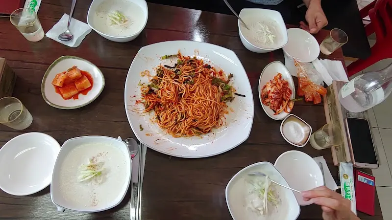 콩국수와 비빔국수