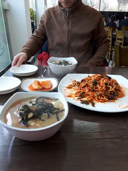 칼국수와 비빔국수