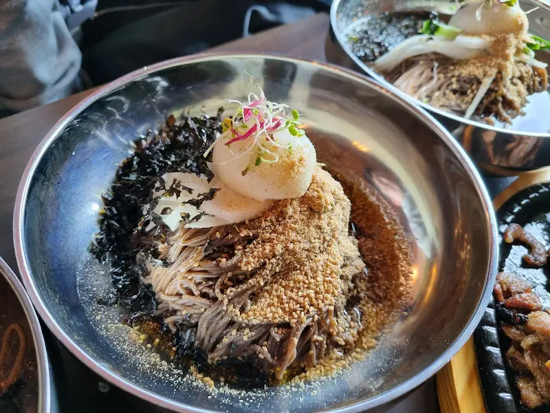 숯불구이와 비빔막국수