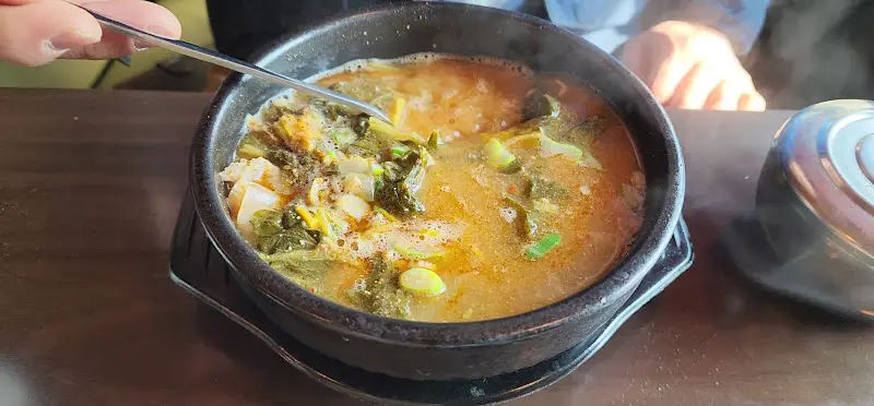 뚝배기에 담긴 음식