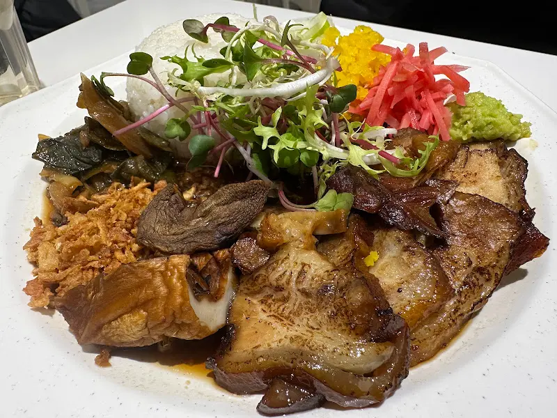 스테이크 덮밥 클로즈업