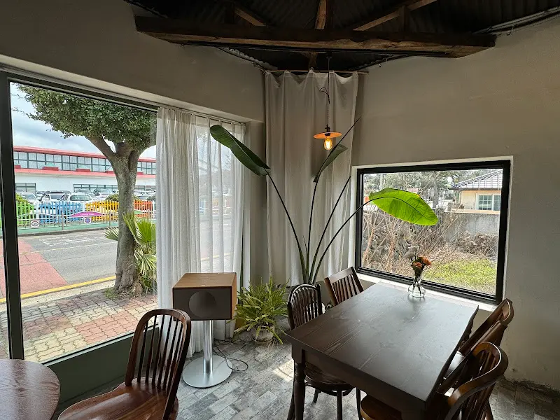 카페 내부 인테리어