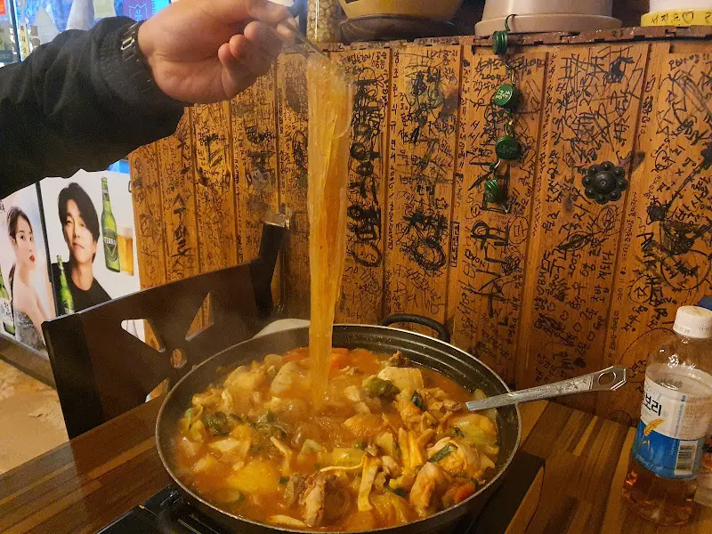 닭도리탕에 당면 사리 추가