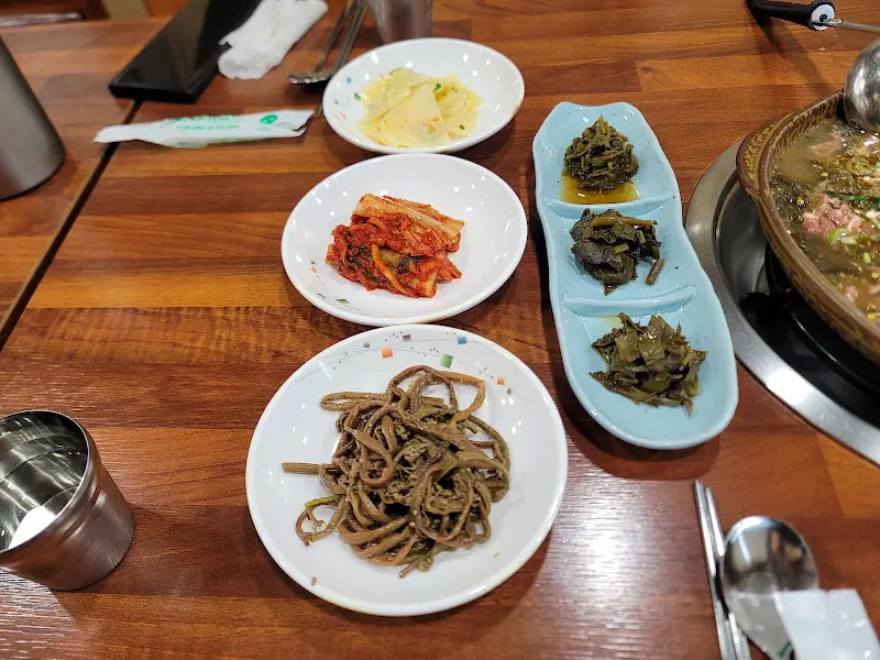 깔끔하게 비워진 식탁