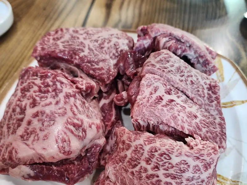 접시에 담긴 한우