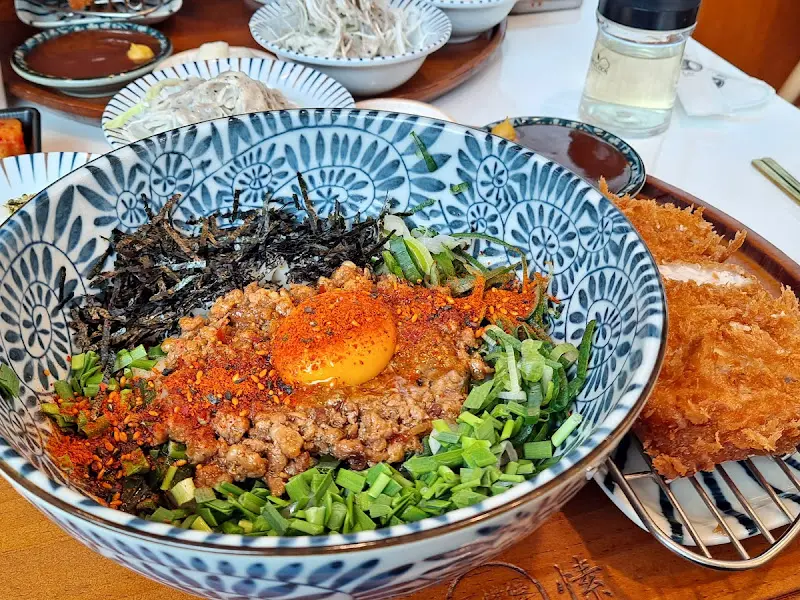 돈카츠와 마제소바 세트