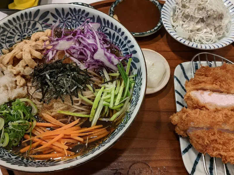 다채로운 마제소바 고명