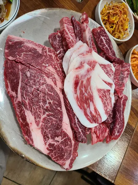 다양한 부위의 한우 모듬