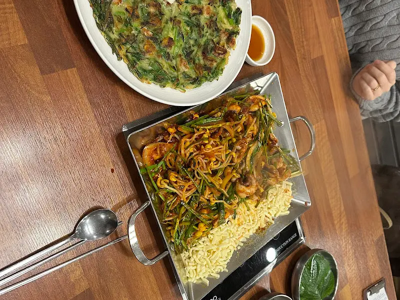 철판 쭈꾸미볶음과 해물파전