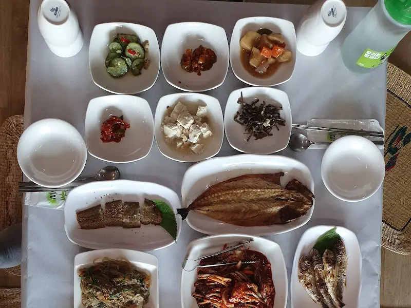 다양한 곁들임 반찬들