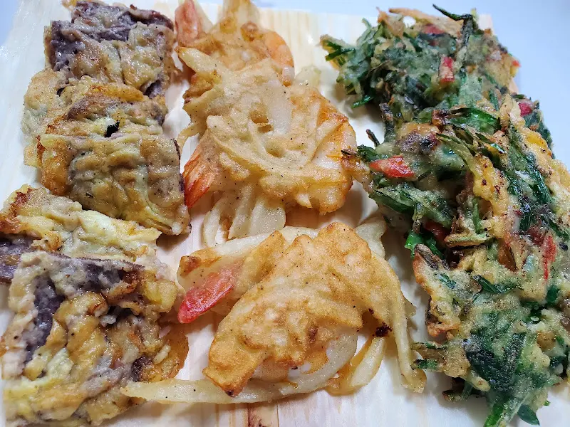 다채로운 튀김 모듬