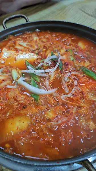 보글보글 끓는 김치찌개