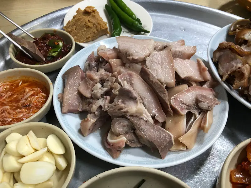 돼지머리고기 한 상 차림