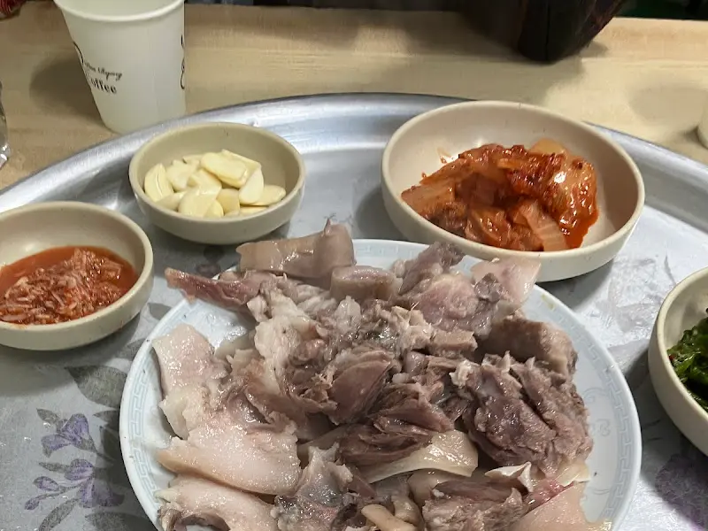 탄지명음식점 간판