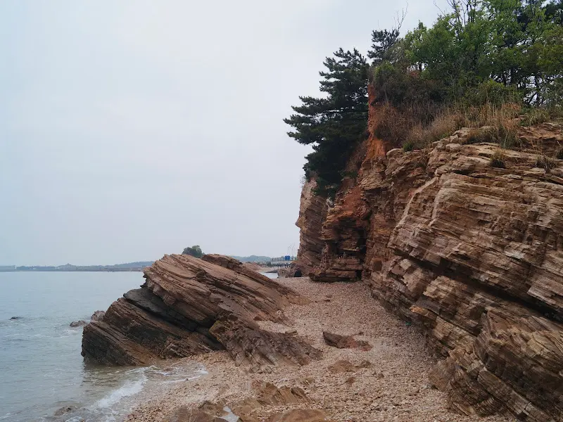 붉은 바위 절벽