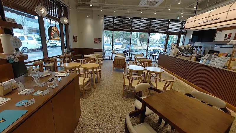 카페 내부 전경