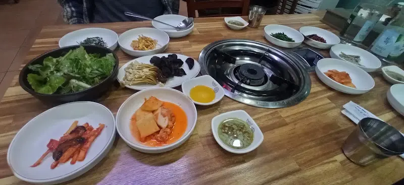 정갈하게 차려진 반찬들