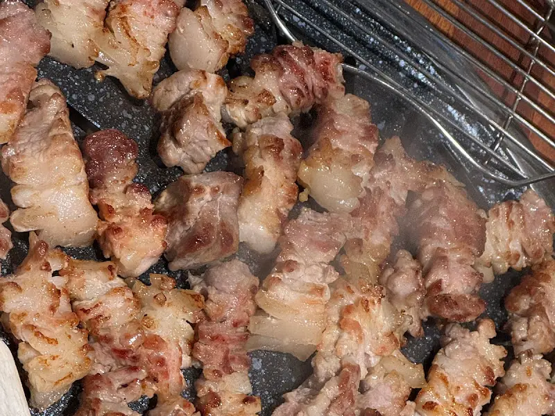 맛있게 구워진 꽃삼겹살