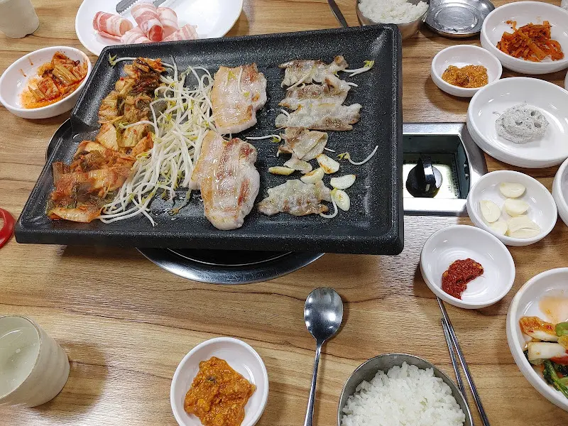 제육쌈밥 한상차림