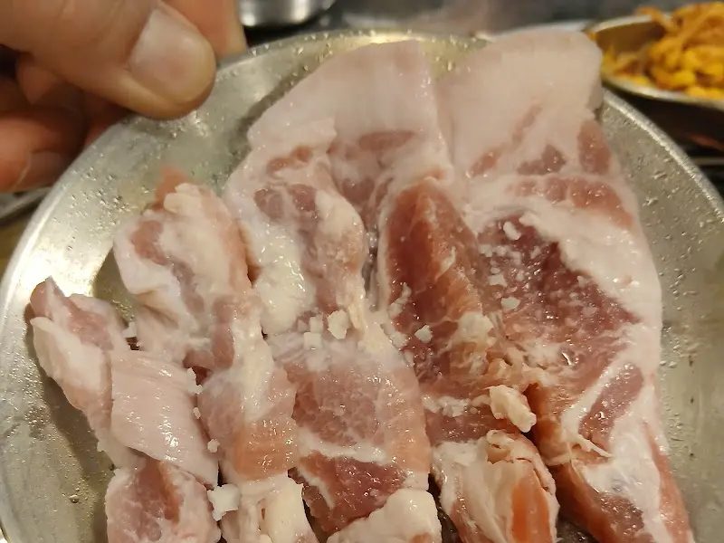 신선함이 느껴지는 삼겹살의 자태