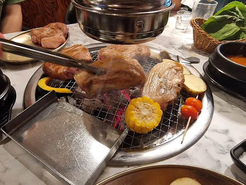 고기 굽는 모습