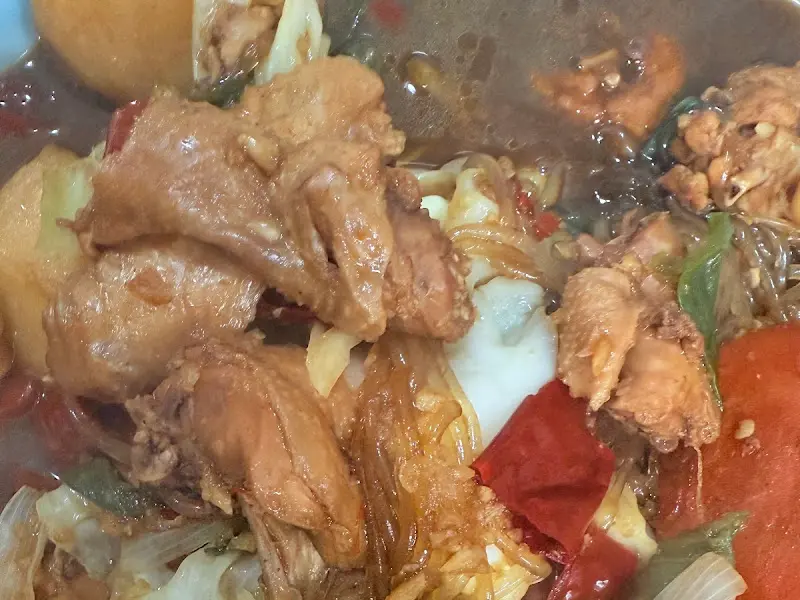 푸짐한 닭고기와 채소