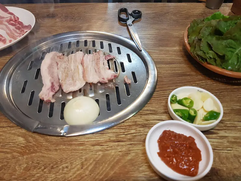 돼지갈비와 밑반찬