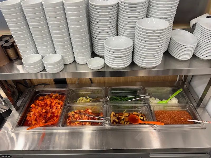 깔끔하게 정돈된 셀프바