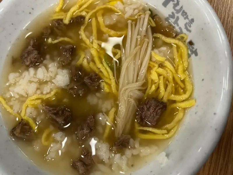 갈비탕 속 고기와 면