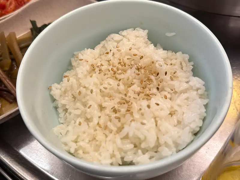 윤기가 자르르 흐르는 밥