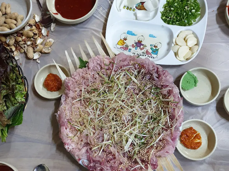 향어회 한 상 차림