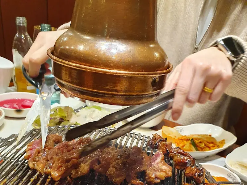 숯불 위에 구워지는 갈비