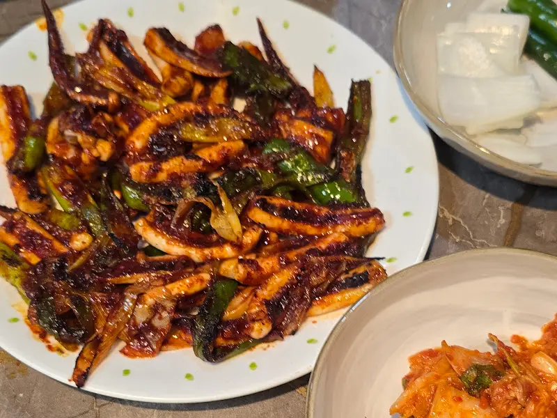 매콤한 돼지 연탄구이