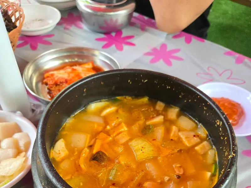 뚝배기에 담긴 된장찌개