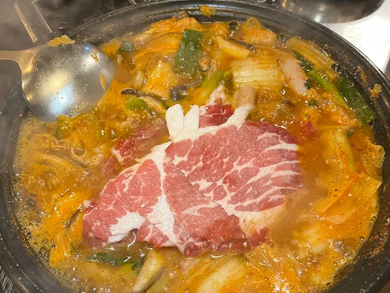 차돌박이 추가된 곱창전골