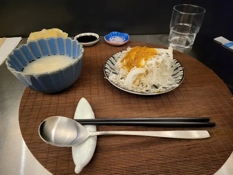 정갈한 식기 세팅