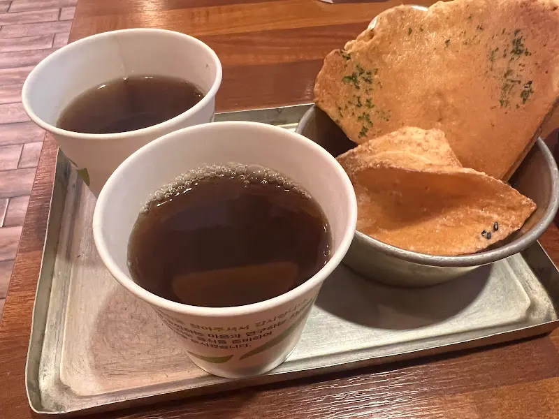 따뜻한 차와 과자