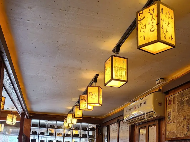 따뜻한 분위기의 조명