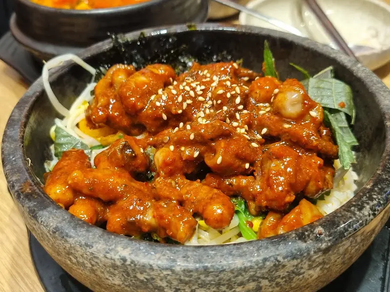 매콤한 낙지돌솥비빔밥
