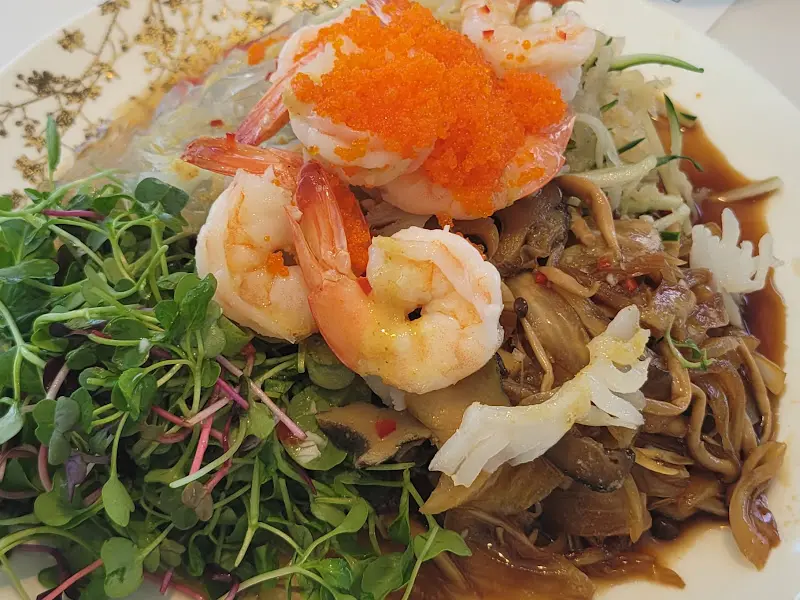 싱싱함이 느껴지는 해산물 냉채