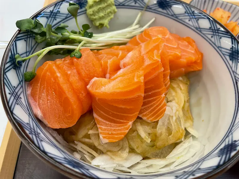 싱싱함이 눈으로도 느껴지는 연어의 자태