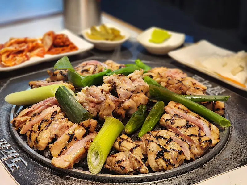 닭갈비와 밑반찬