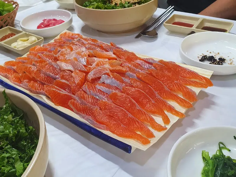 송어회 한상차림