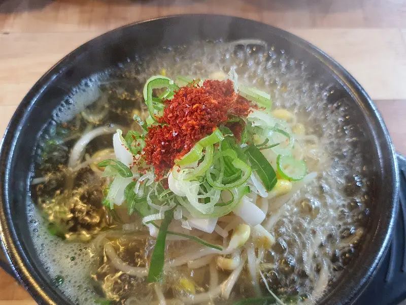 보글보글 끓는 콩나물해장국